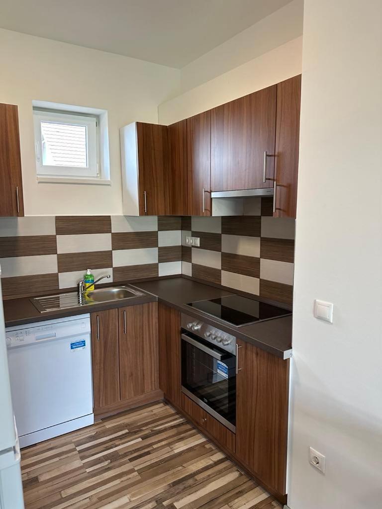 Apartment Kehida Relax Apartmanhaz Kehidakustany