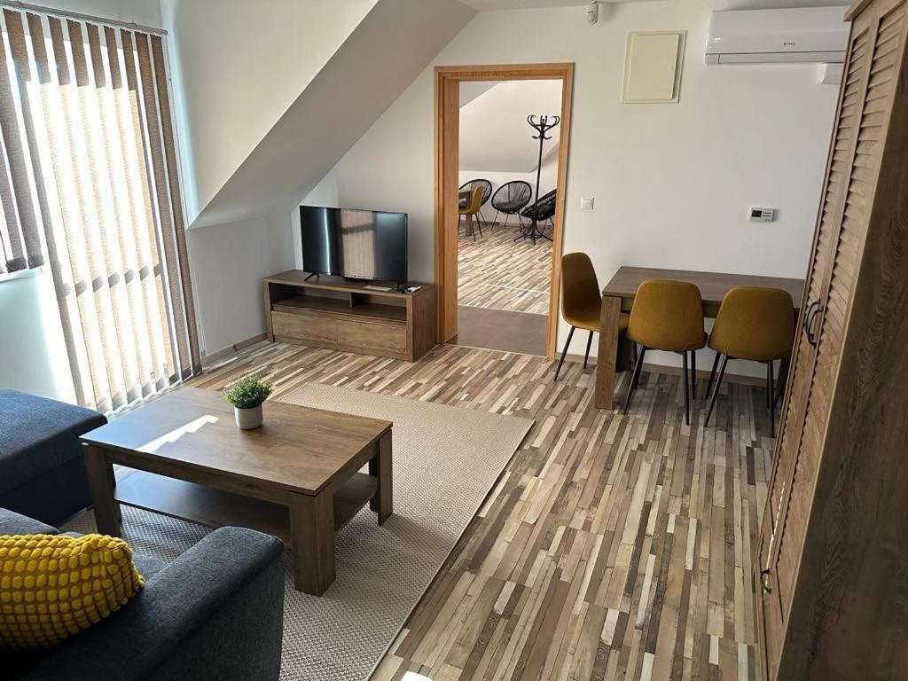 Apartment Kehida Relax Apartmanhaz Kehidakustany